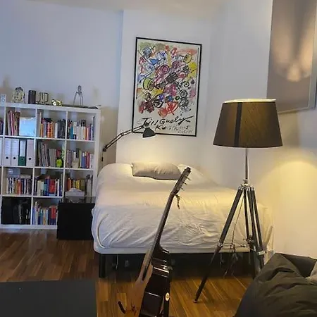 Central And Cozy 33q Apartment Cologne