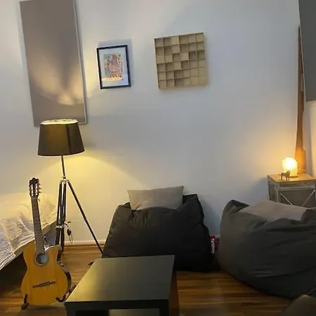 Central And Cozy 33q Apartment