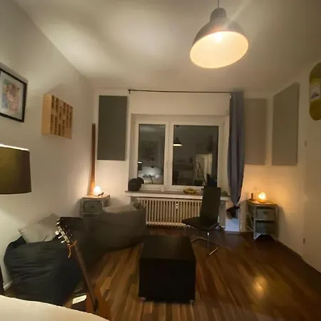 Central And Cozy 33q Apartment